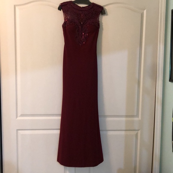 Maroon gown. Beaded top and back. - Picture 2 of 6